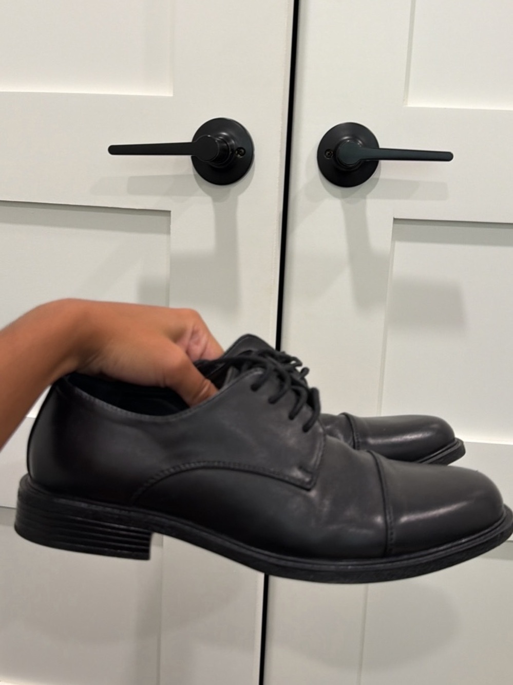 Men's Black Leather Cap-Toe Dress Shoes